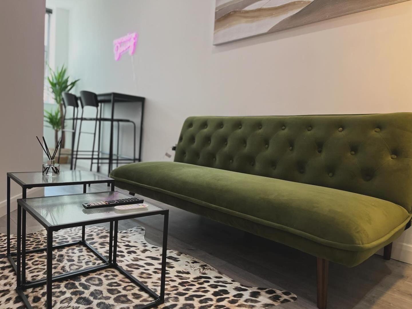 Groovy Central King Suite - Free Gym! 레스터 외부 사진